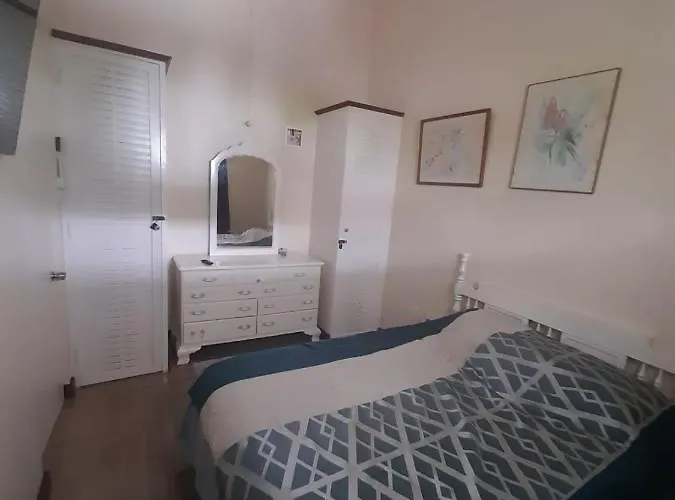 1 Bedroom 32 *